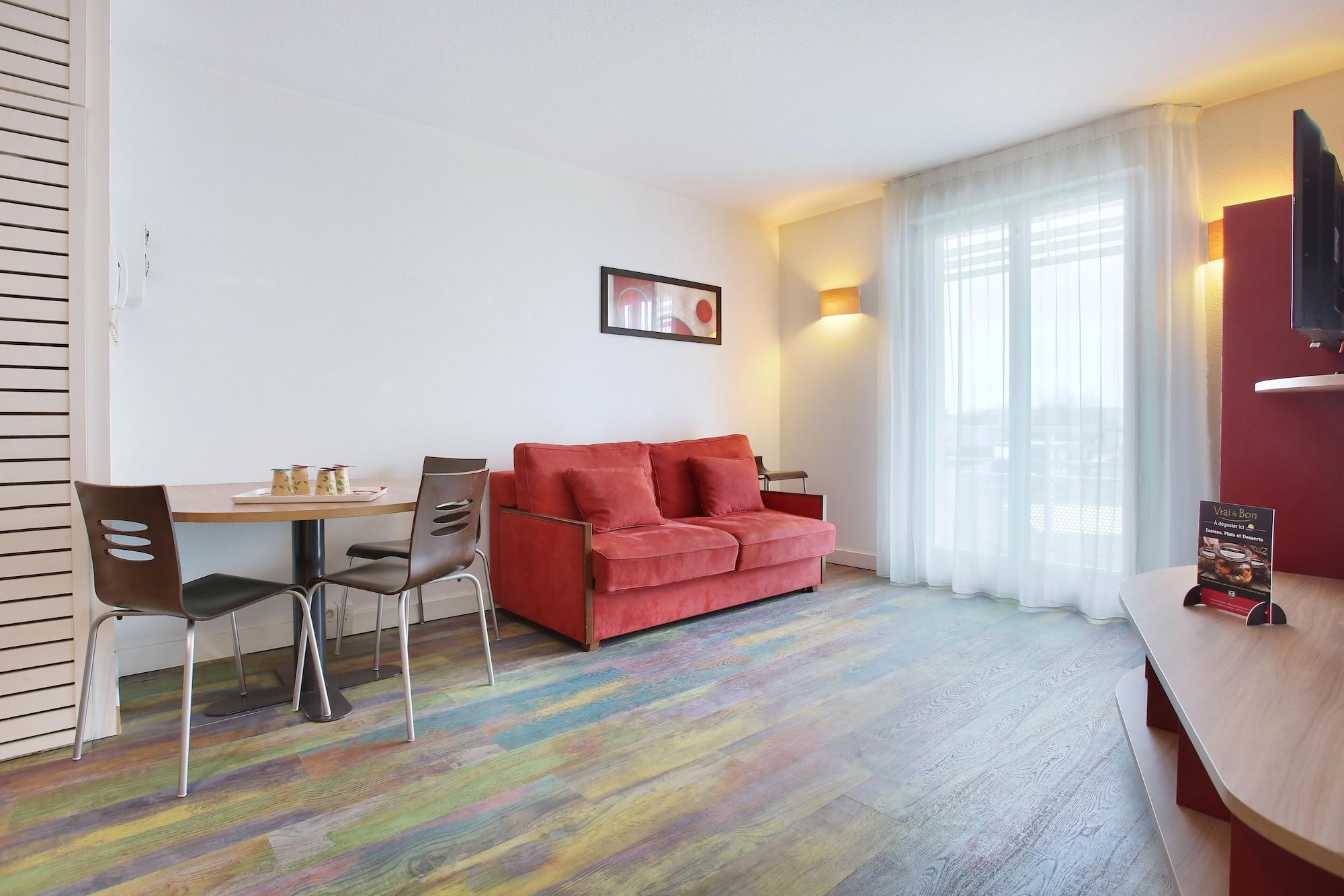 Suite-Home Orleans-Saran Exteriör bild