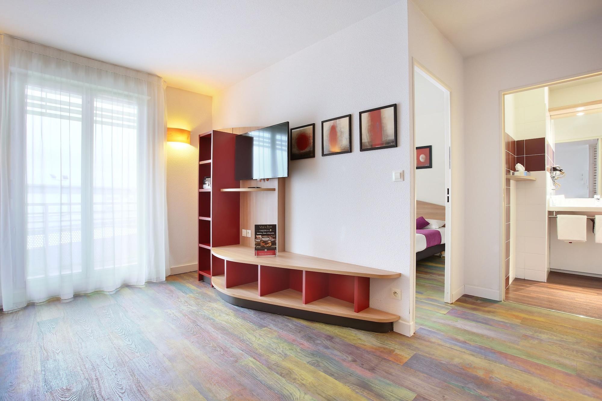 Suite-Home Orleans-Saran Exteriör bild