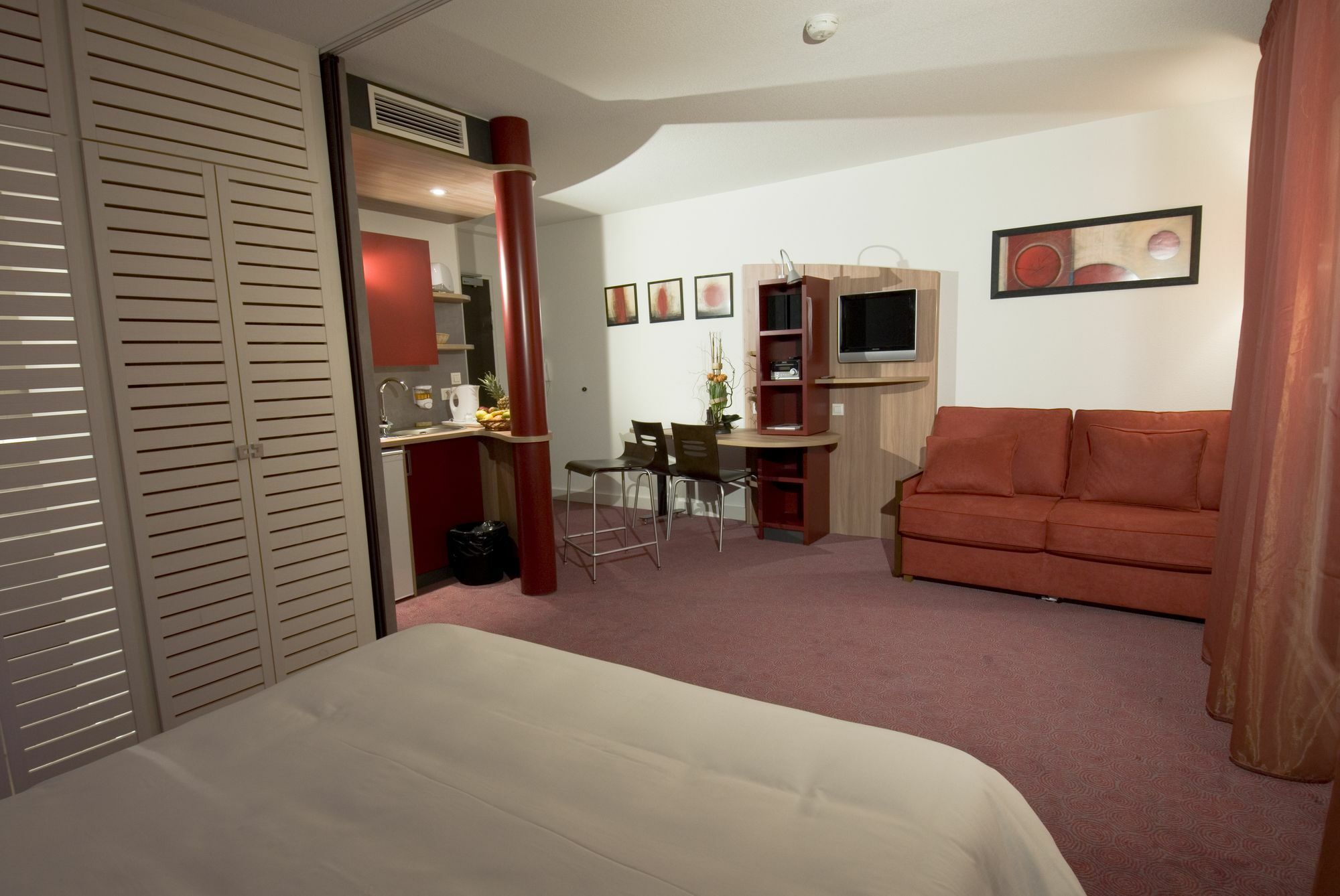 Suite-Home Orleans-Saran Exteriör bild