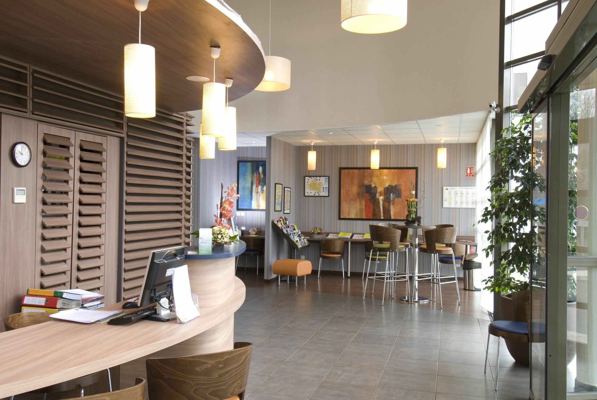 Suite-Home Orleans-Saran Exteriör bild