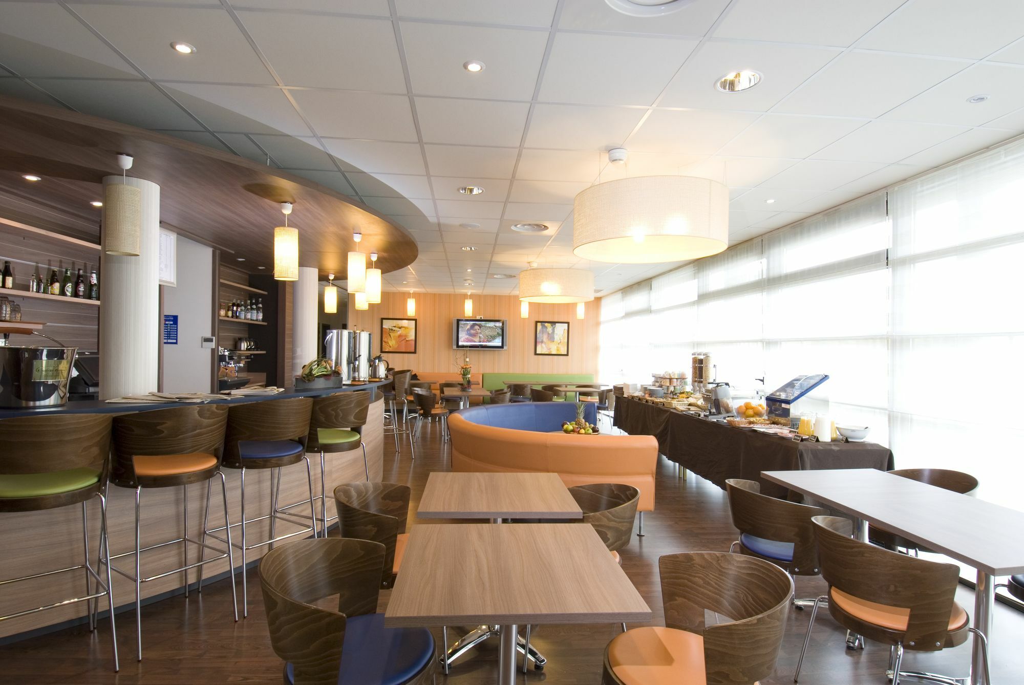 Suite-Home Orleans-Saran Restaurang bild