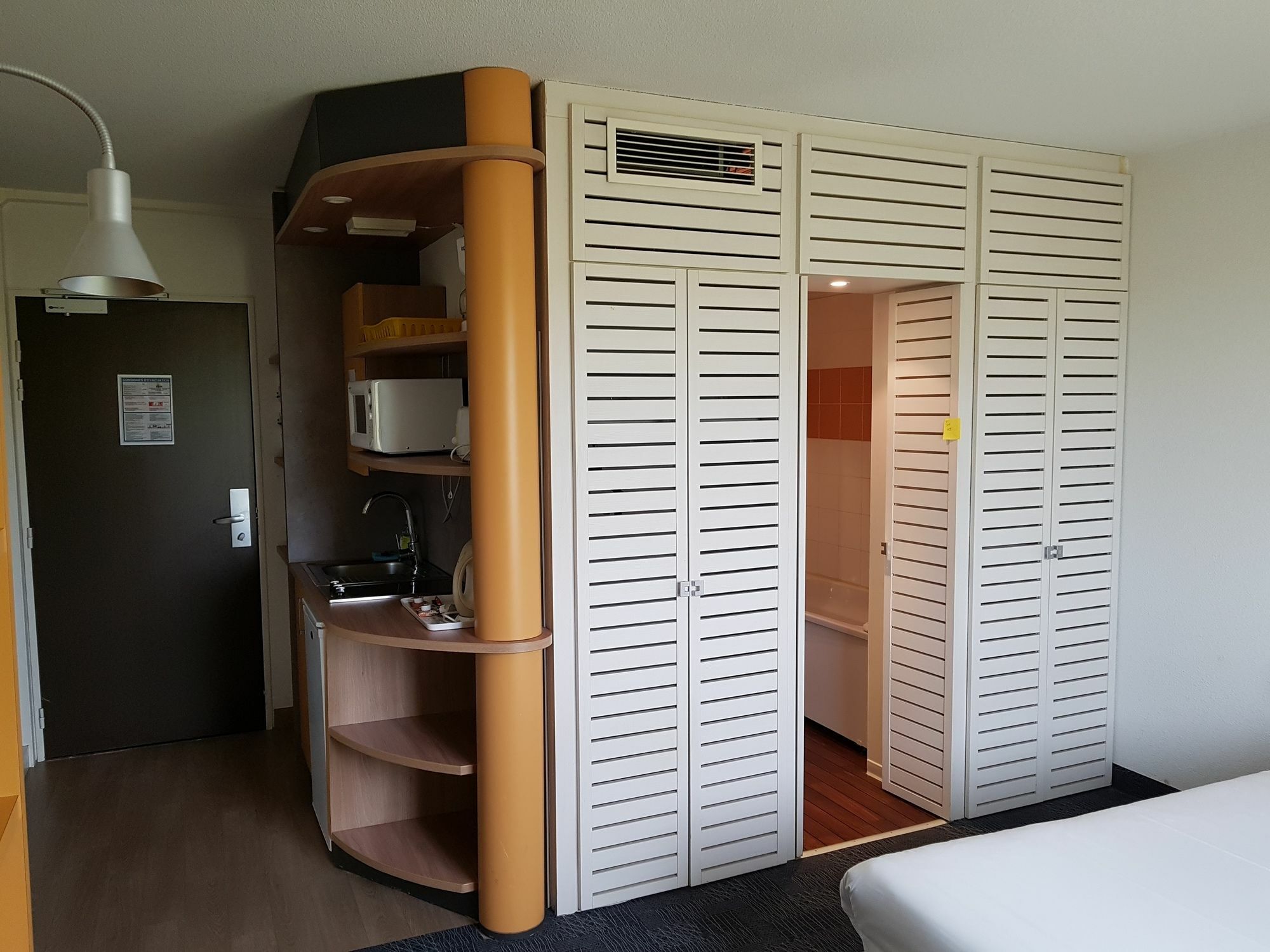Suite-Home Orleans-Saran Exteriör bild